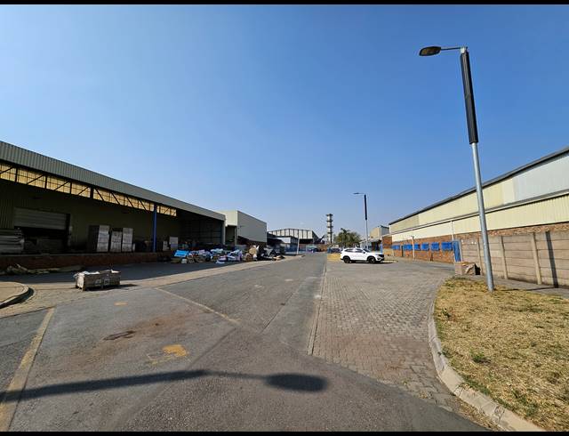 20,860M² WAREHOUSE FOR SALE IN CLAYVILLE